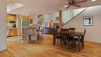 House, 3 Bedrooms | Dining