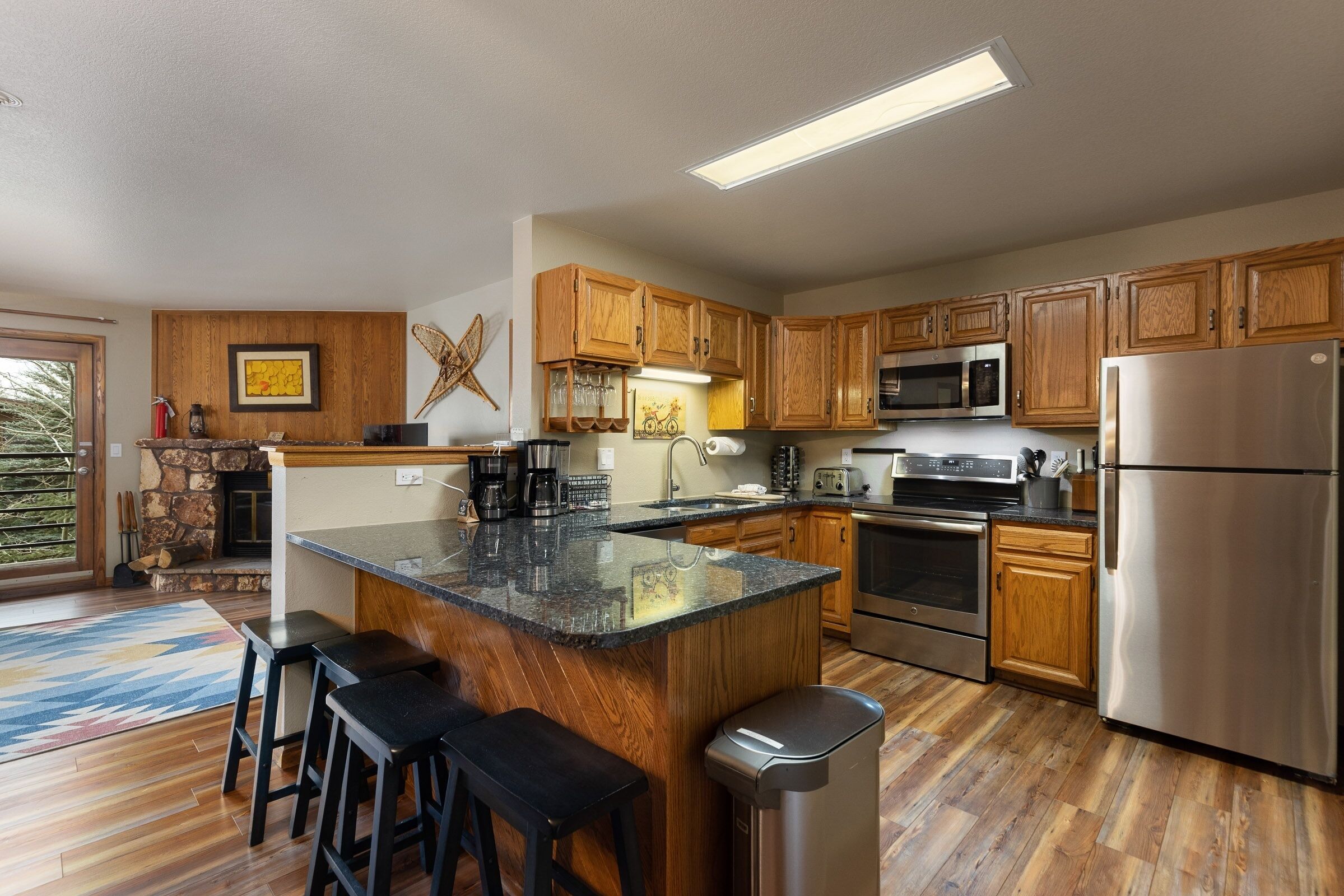 Condo, 2 Bedrooms | Private kitchen | Fridge, oven, stovetop, coffee/tea maker