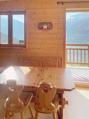 Dining - 300m from ski slopes, 2nd floor, balcony, tv, ski locker, 35m², La Rosière (La Rosière Montvalezan)