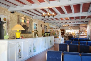 Reception - Hotel Restaurant des Thermes (Castera-Verduzan)