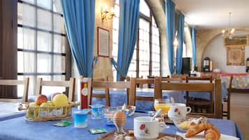 Colazione a buffet, servita tutte le mattine (13.9 EUR a persona)