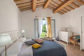 6 habitaciones, tabla de planchar con plancha y cuna de viaje