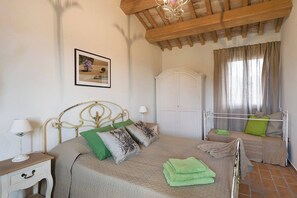 6 bedrooms, iron/ironing board, travel cot, free WiFi