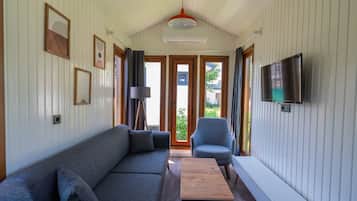 Classic Bungalow | Living area | 30-inch Smart TV with satellite channels, TV