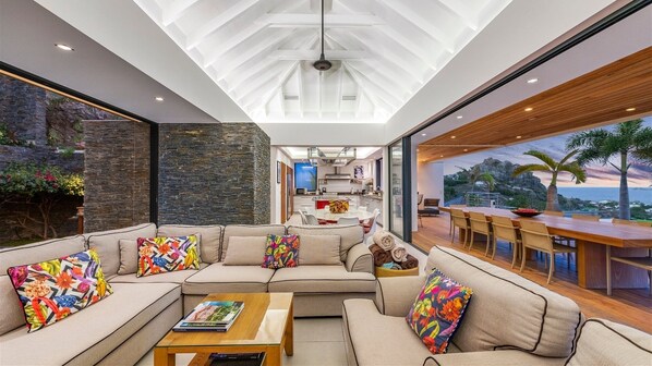 TV, videogiochi, lettore DVD, impianto stereo