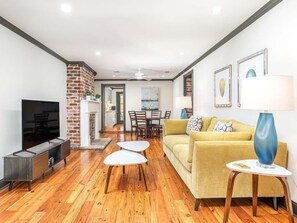 Smart TV y chimenea