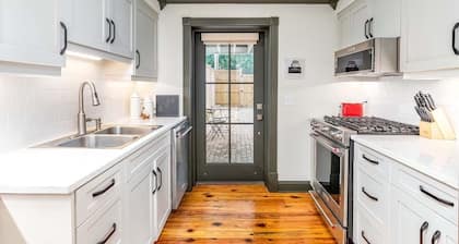 Waldburg Manor | Pet Friendly, Historic Savannah!