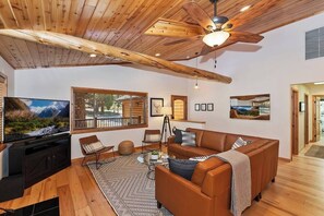TV, fireplace - Elk Lodge + Hot Tub + Game Room (Big Bear Lake)