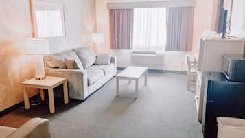 Double Queen Suite | Living area | 43-inch flat-screen TV with satellite channels, TV