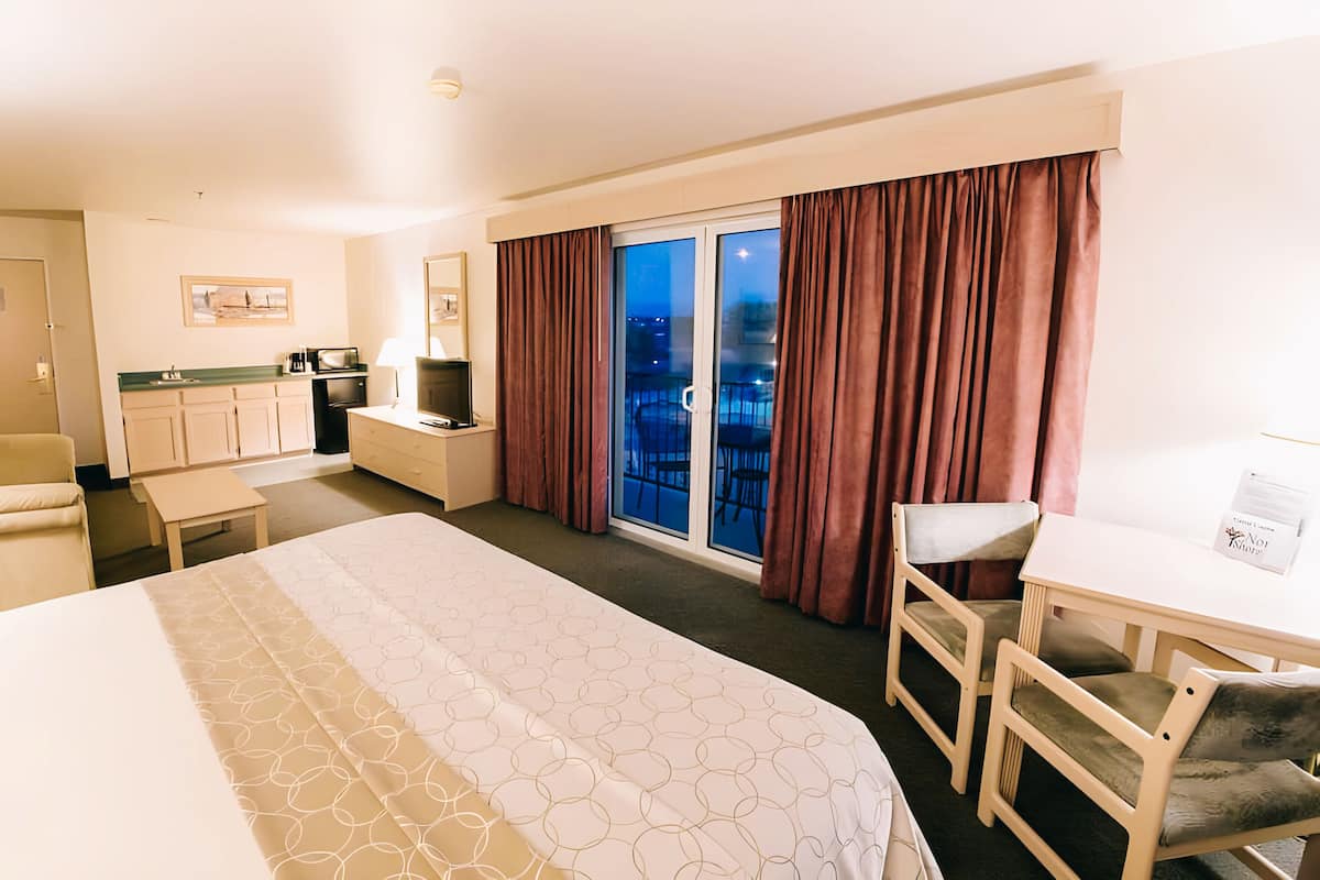 Suite monolocale Basic, 1 letto king, balcone | 1 camera, Wi-Fi gratuito, lenzuola