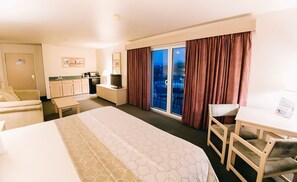 Free WiFi, bed sheets - North Shore Inn (Overton)