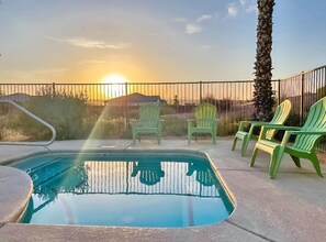 Outdoor spa tub - North Shore Inn (Overton)