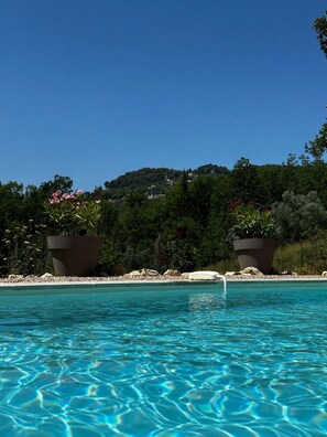 Outdoor pool - Villa in a green setting, not overlooked, facing the village of Bargemon (bargemon)