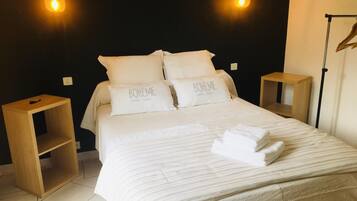 3 Schlafzimmer, Schreibtisch, Bügeleisen/Bügelbrett, Reisekinderbett