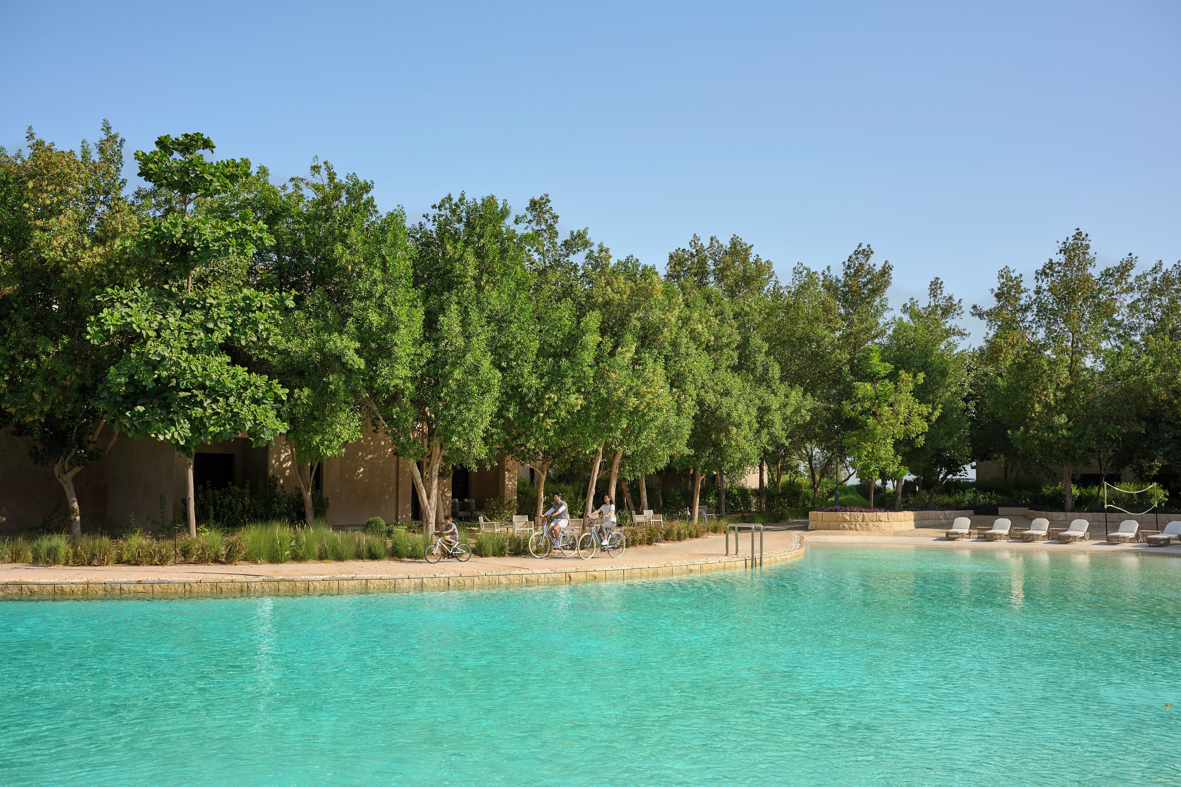 4 outdoor pools, pool umbrellas, sun loungers