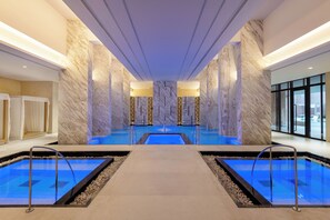 4 piscinas al aire libre, sombrillas, tumbonas