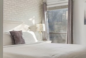 2 chambres, chambres insonorisées, fer et planche à repasser