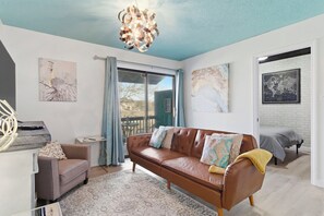 Smart TV, fireplace - Stay & Play Golf Package • Pointe Royale • Pools • Near Branson Strip & Lakes (Branson)