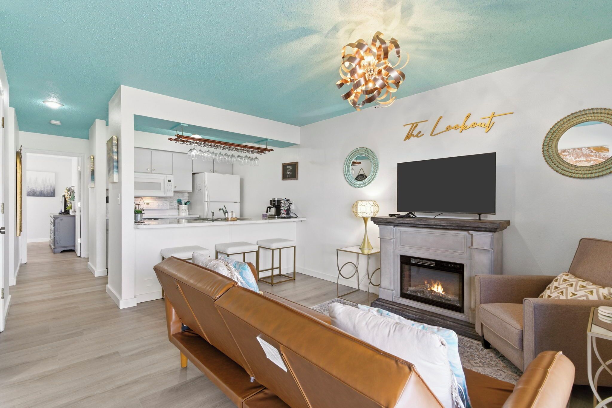 Smart TV, fireplace