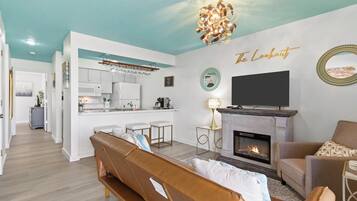 Smart TV, fireplace