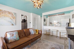 Smart TV, fireplace - Stay & Play Golf Package, 2 Pools and Hot Tub, Great Views, Near Lakes (Branson)