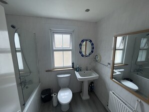 Standard Double Room | Bathroom - Crown Lane (Bromley)
