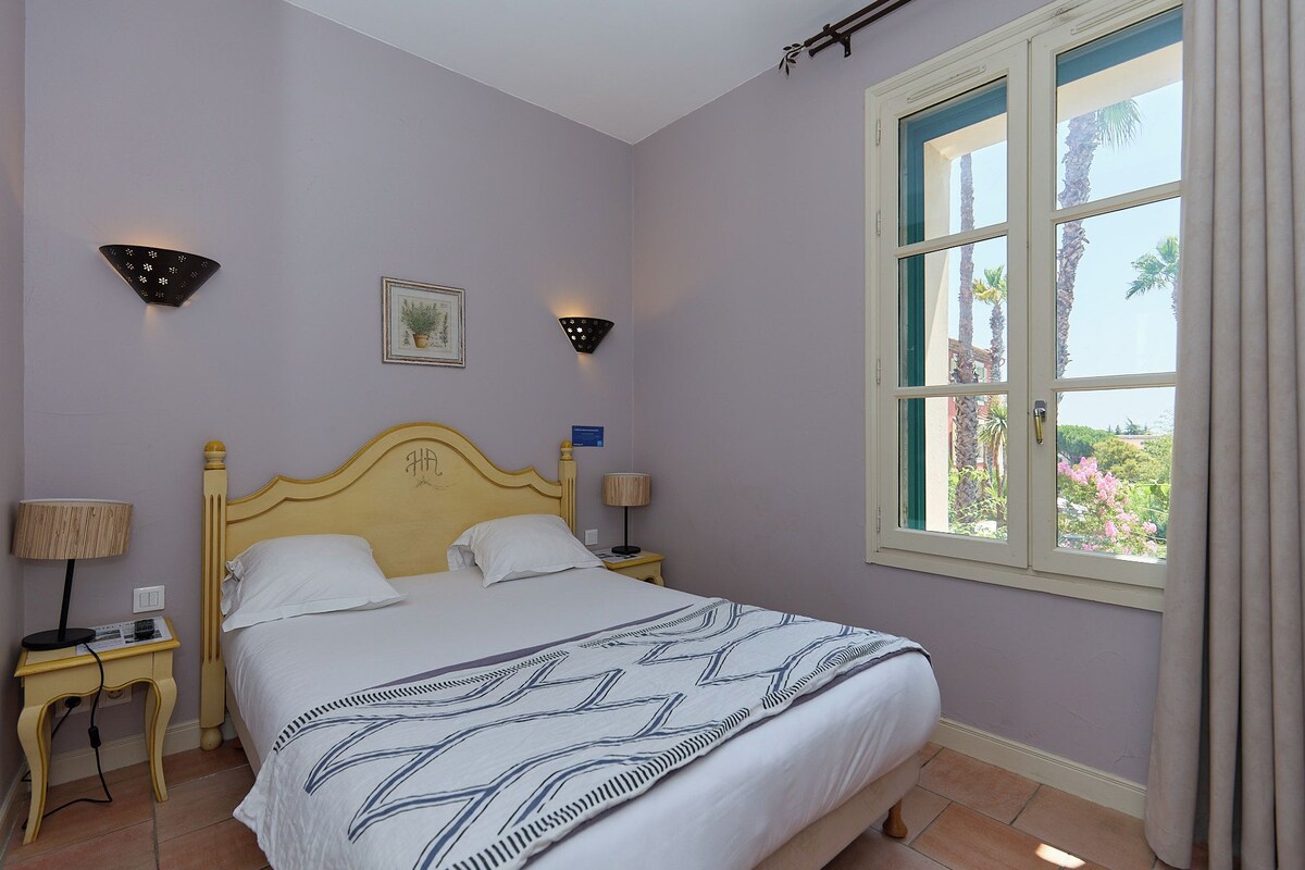 Standard Quadruple Room | Premium bedding, in-room safe, blackout drapes, soundproofing