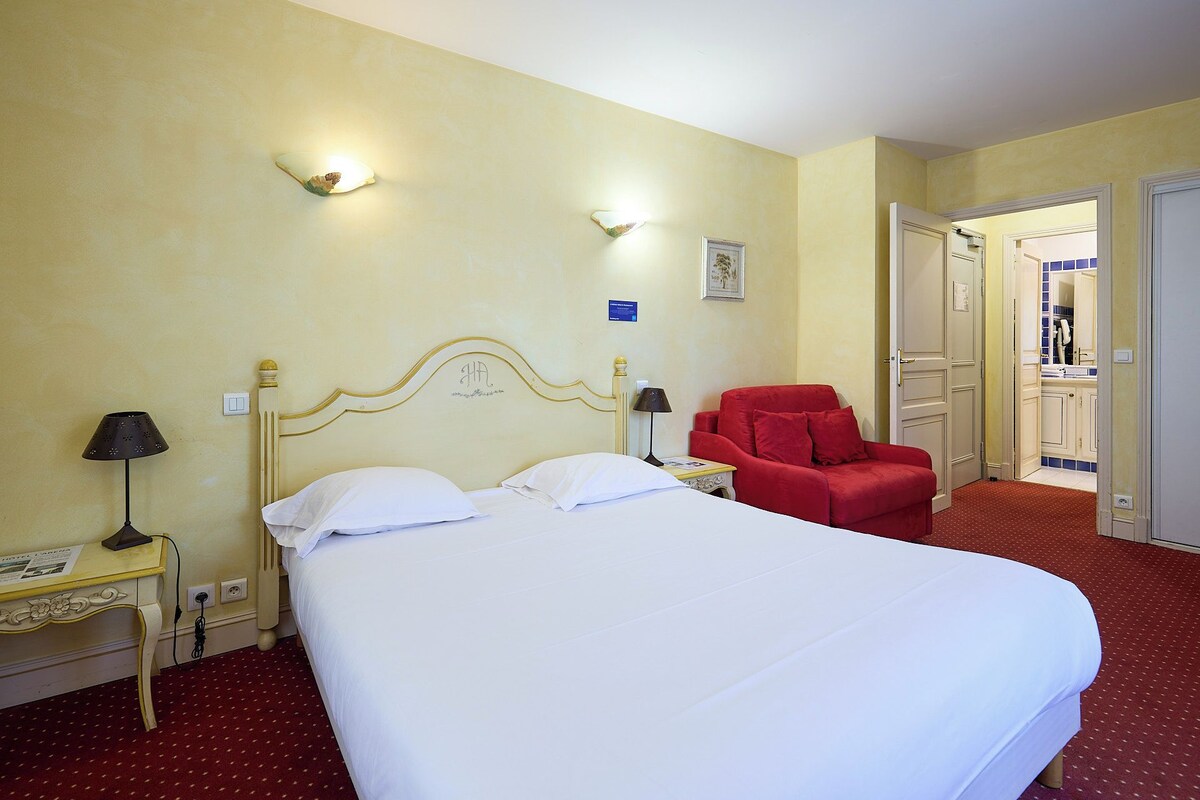 Standard Triple Room | Premium bedding, in-room safe, blackout drapes, soundproofing
