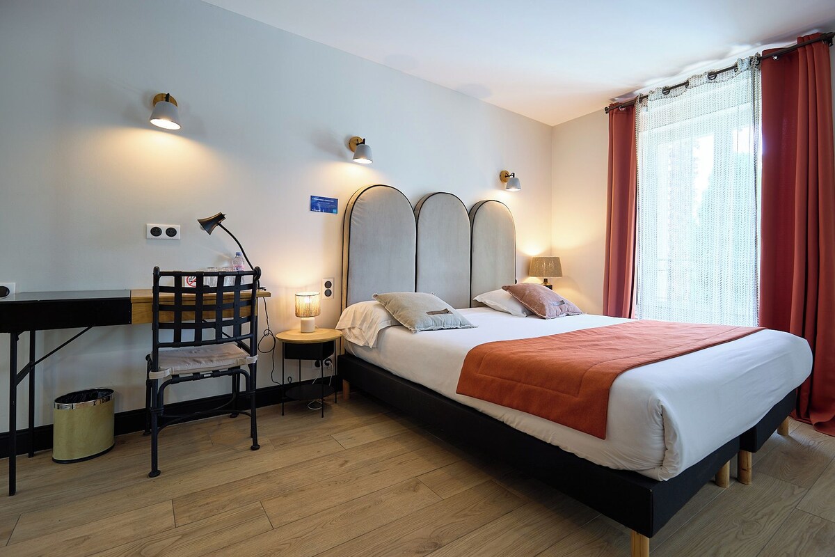 Deluxe Quadruple Room (sans ascenseur) | Premium bedding, in-room safe, blackout drapes, soundproofing