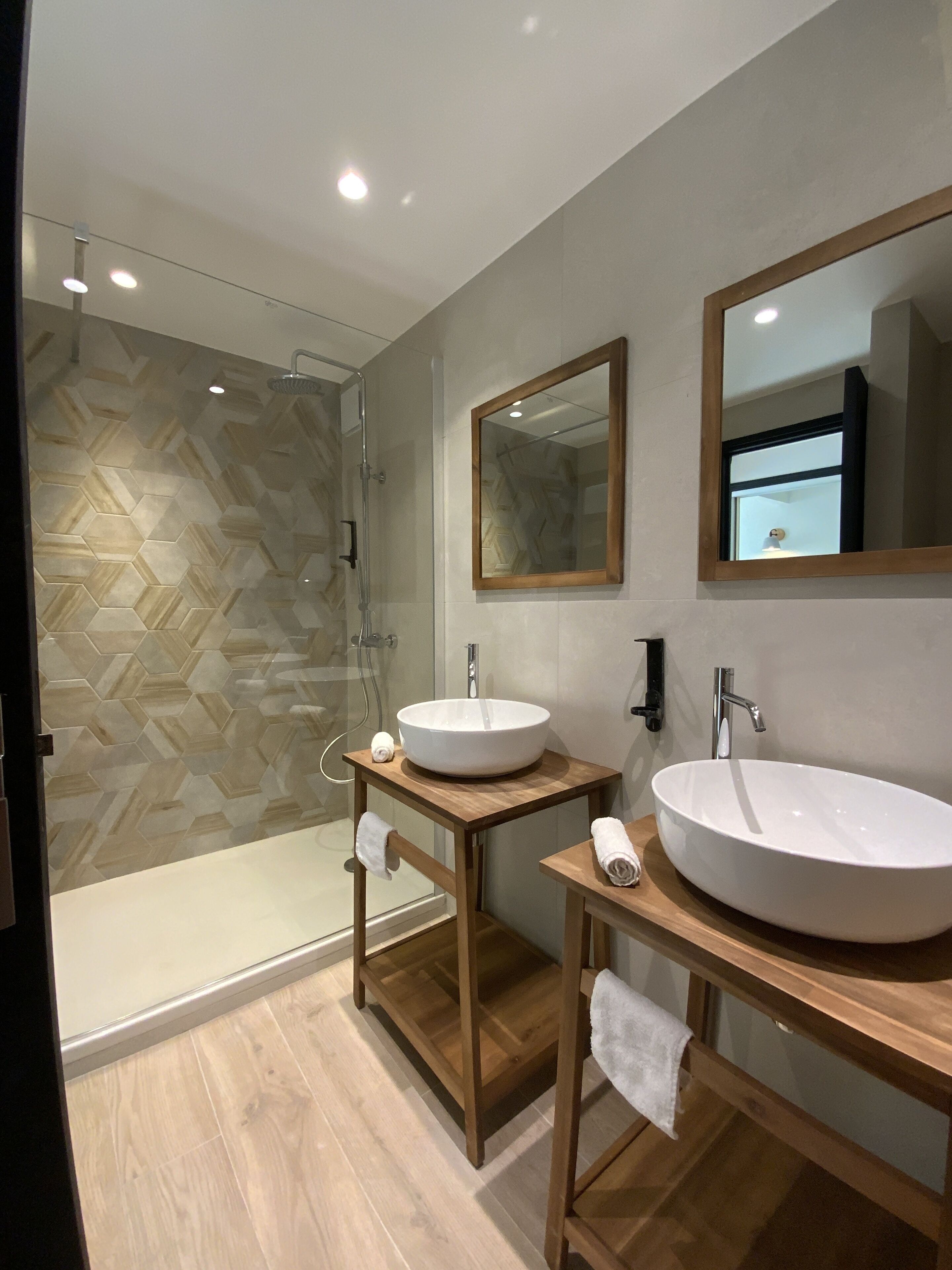 premium room | bathroom | towels
