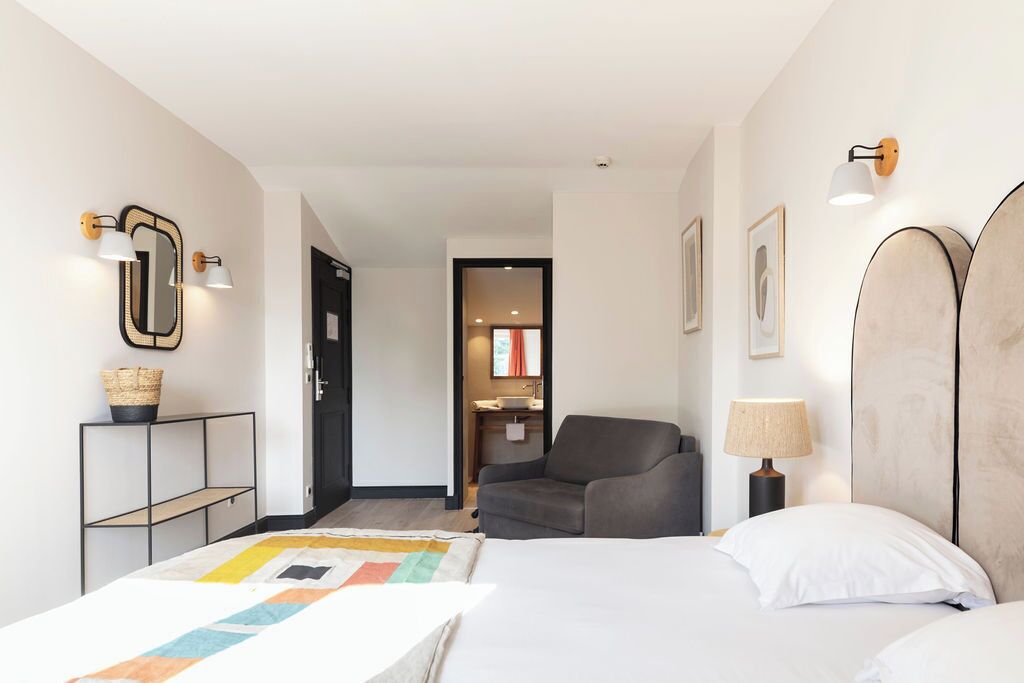 Deluxe Quadruple Room (sans ascenseur) | Premium bedding, in-room safe, blackout drapes, soundproofing