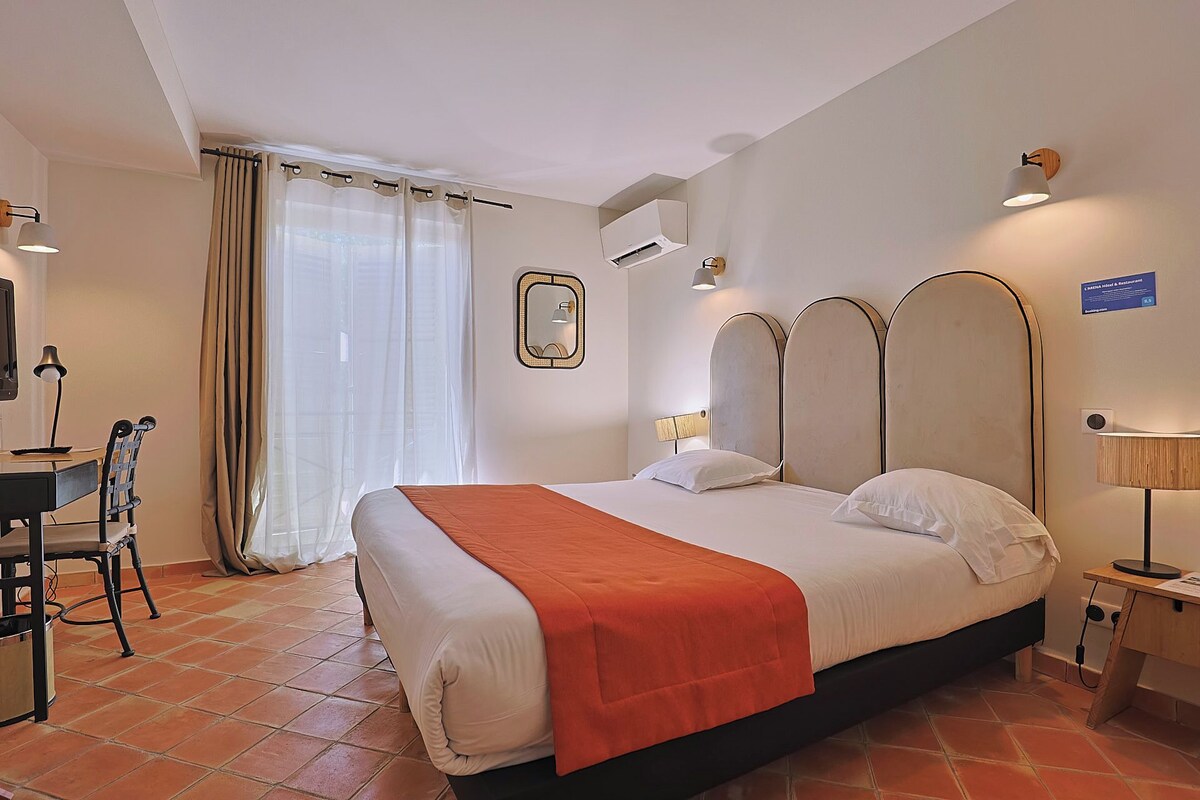 Superior Double Room (sans ascenseur) | Premium bedding, in-room safe, blackout drapes, soundproofing