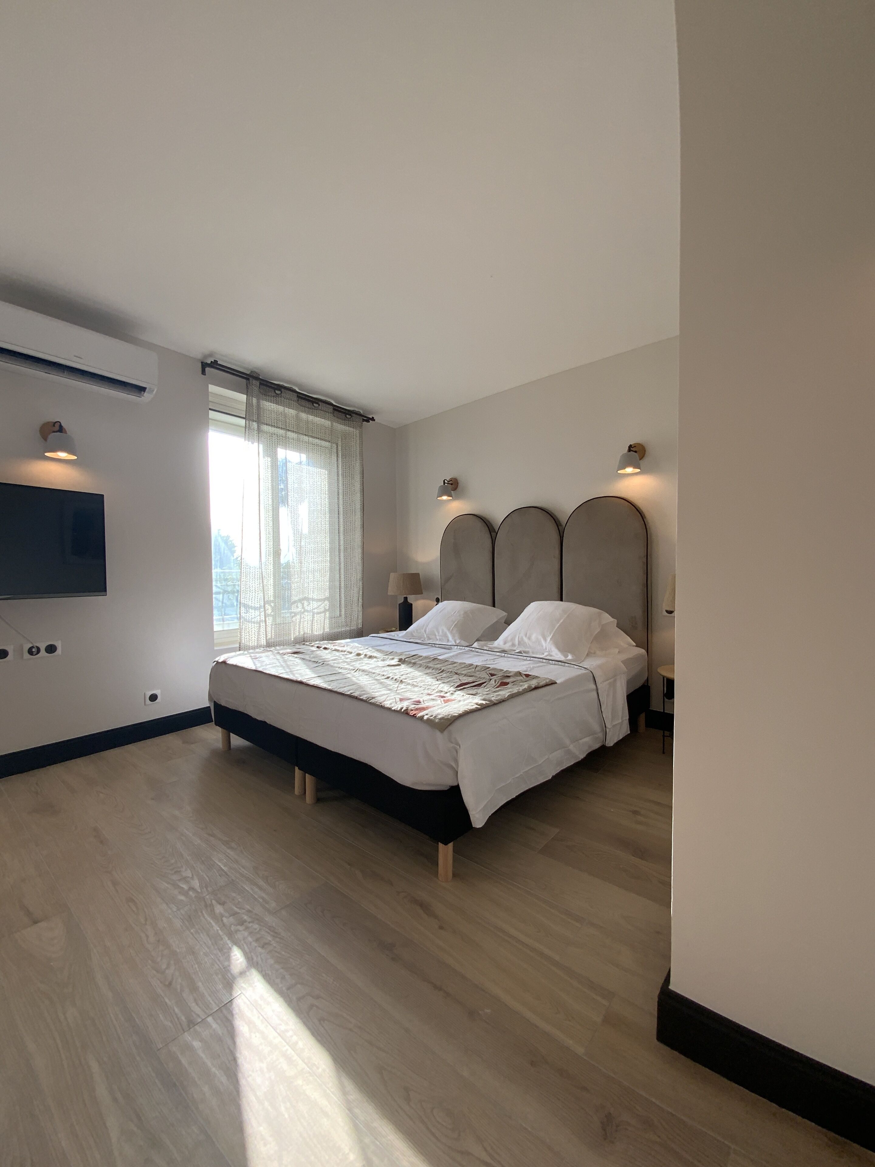 deluxe double room (sans ascenseur) | 1 bedroom, premium bedding, in-room safe, blackout curtains