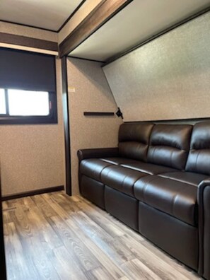 Smart TV, fireplace, DVD player
