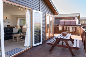 Terrace/patio - Serendipity Lodge (Torpoint)
