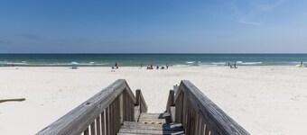 Summer House W 201A- Stay During Thanksgiving & Get A $25 Gas Card!