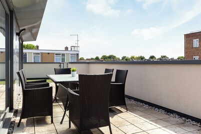 Impressive 2 Bed Penthouse in Wandsworth