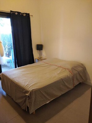 3 slaapkamers, een strijkplank/strijkijzer, gratis wifi, beddengoed