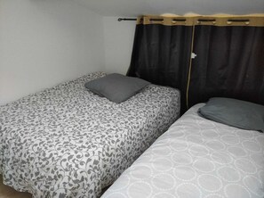 3 chambres, fer et planche à repasser, Wi-Fi gratuit, draps fournis