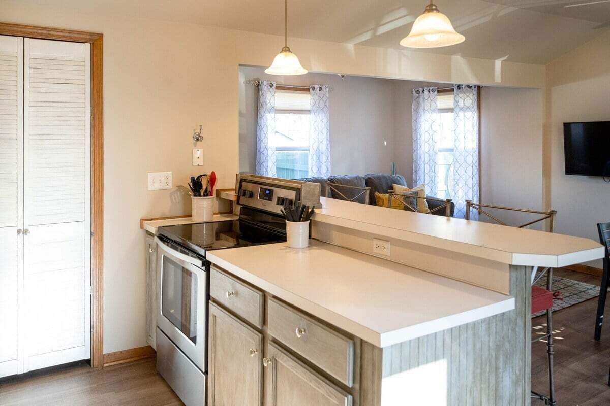 ثلاجة، ميكروويف، فرن، موقد طهي مسطح