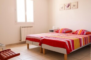 5 chambres, coffre-fort, fer et planche à repasser