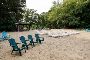 Property grounds - Goshorn Lake Resort Cottage #9 (Saugatuck)