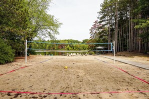 Sport court - Goshorn Lake Resort Cottage #9 (Saugatuck)