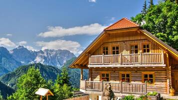 Chalé família, várias camas, 2 banheiros, no jardim (Alpine Dream Chalet With Private Ski) | Vista do quarto