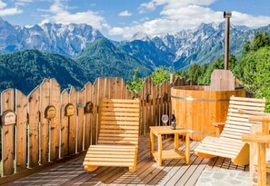 Chalé família, várias camas, 2 banheiros, no jardim (Alpine Dream Chalet With Private Ski) | Banheira de hidromassagem particular