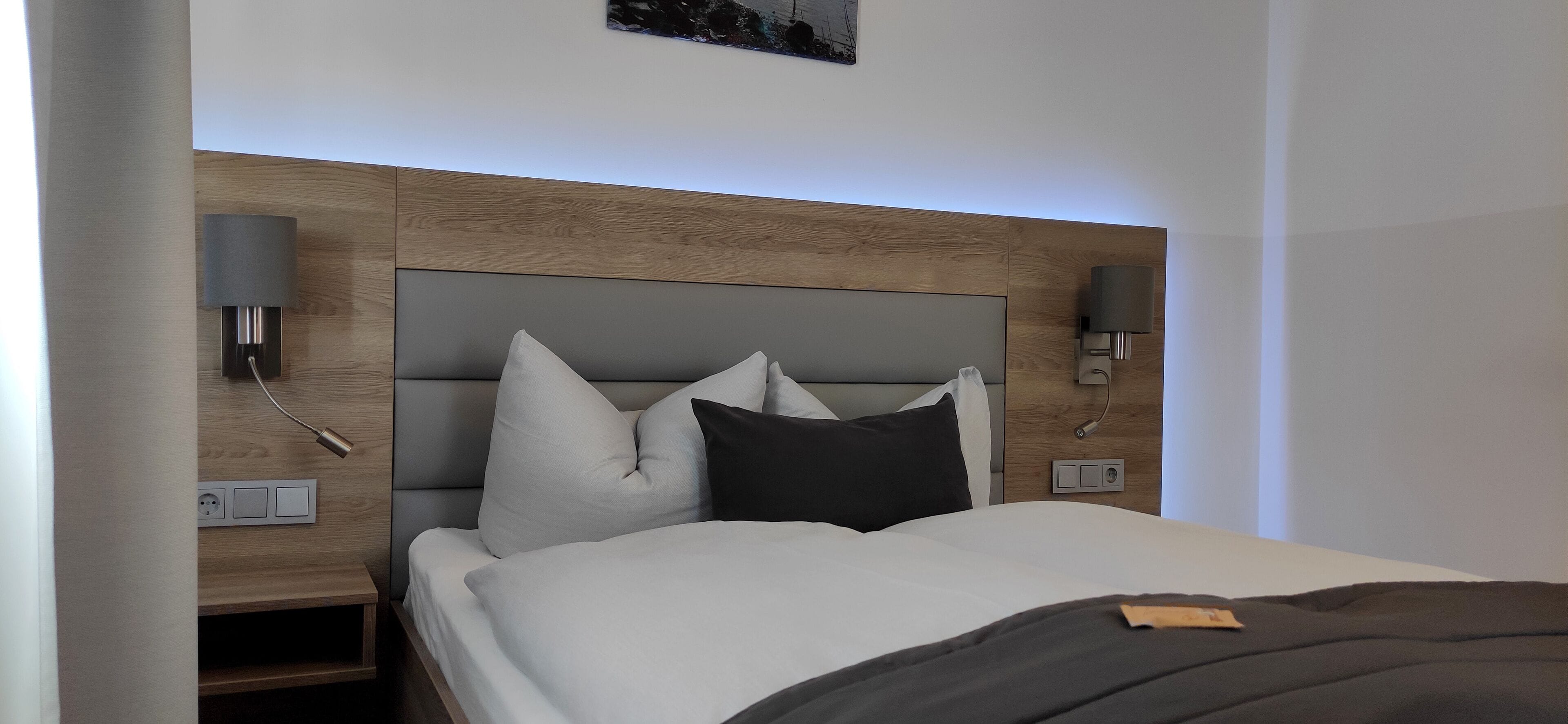 Standard Room | Hypo-allergenic bedding, memory foam beds, desk, laptop workspace