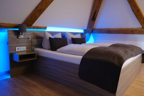 Habitación superior | Ropa de cama hipoalergénica, colchones viscoelásticos, escritorio