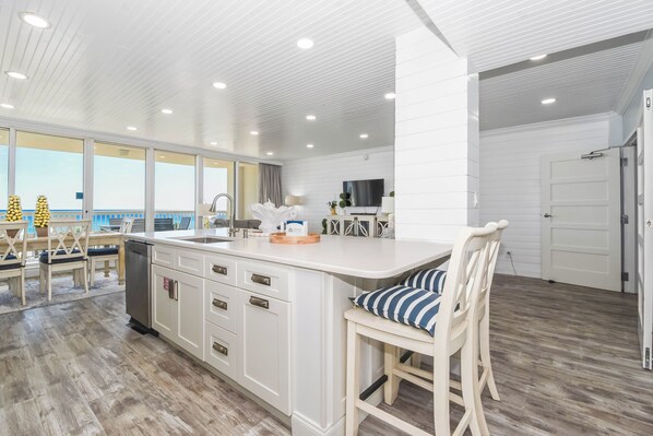 Dining - Exquisite 3BR Condo at Silver Shells w/ Beach Service! (Destin)