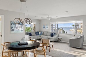 Televisión y oficina 