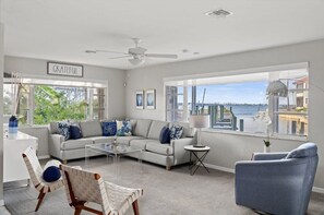 Televisión y oficina 